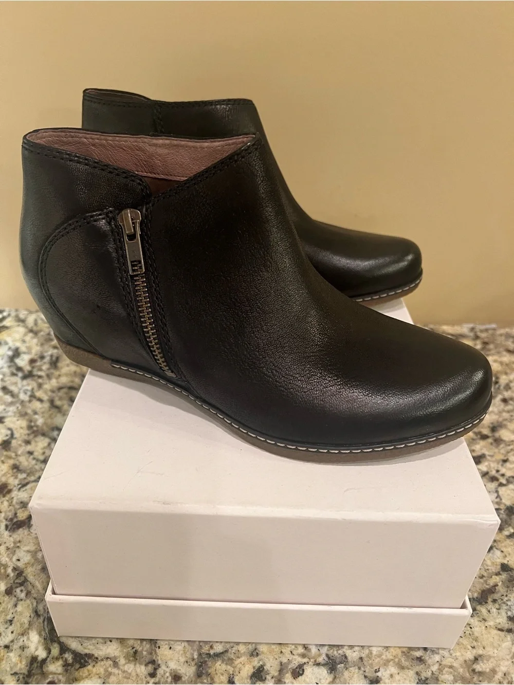 Dansko - Leyla Burnished Nubuck - black  Women’s sz 37 New in box, never worn